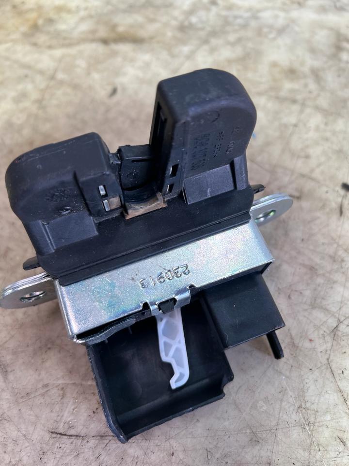 VW Golf 7 VII Tiguan 5N Heckklappenschloss Schloss 5G6827505 – Bild 3