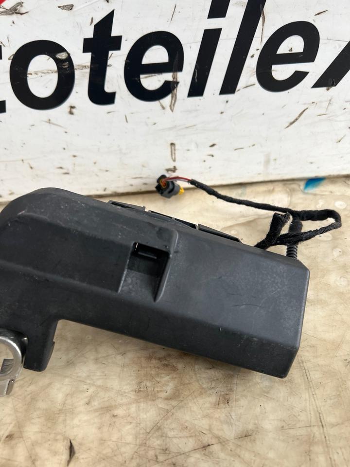 Audi A1 8X Batterieklemme Batterie Pluspol KB8J4590 – Bild 4