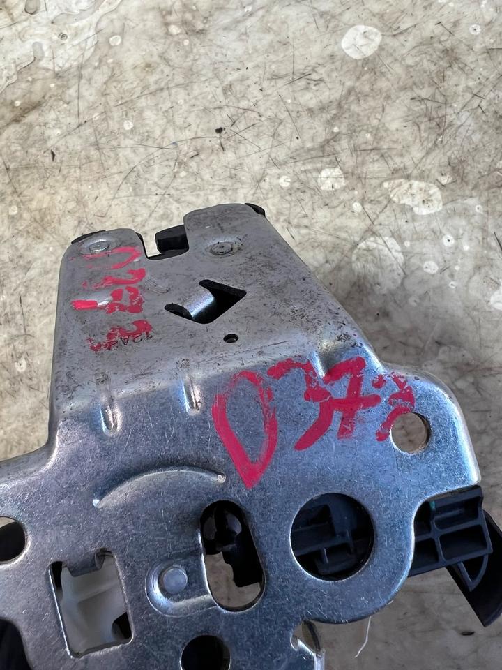 Audi A3 8P A4 8K B8 Heckklappenschloss Schloss Hinten 8K9827505A – Bild 4