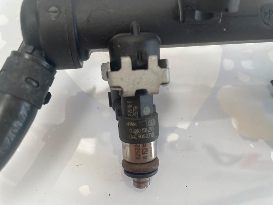 VW UP Einspritzdüse Einspritzleiste 04C133313 04C906031D – Bild 4