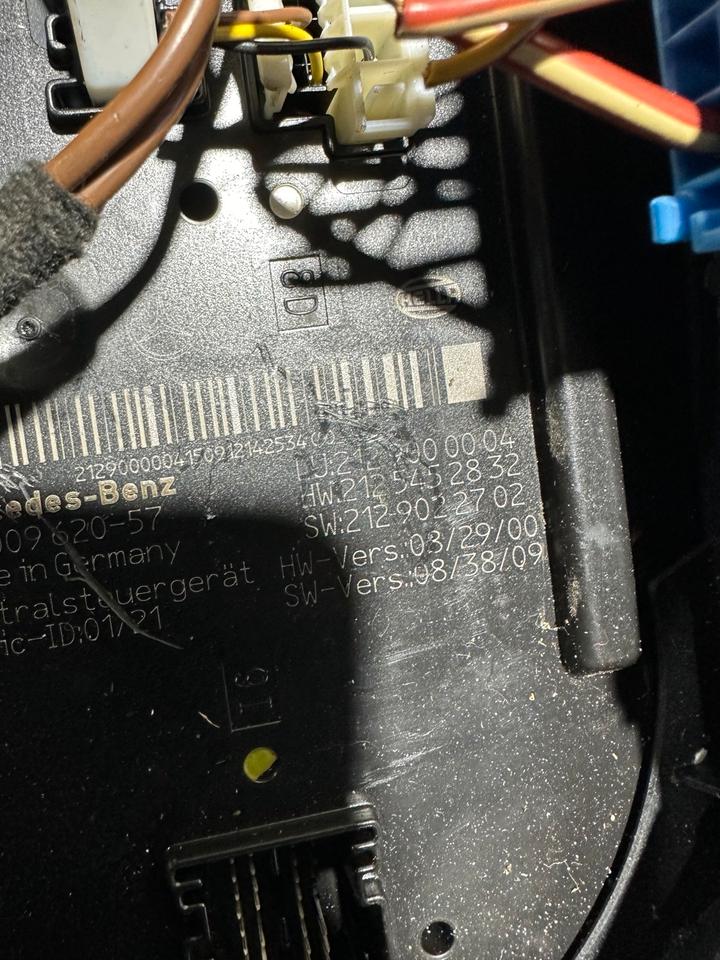 Mercedes W212 SAM Modul Sichergunskasten 2129000004 – Bild 6