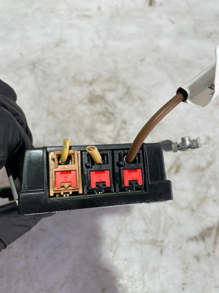 Audi A3 8P Antennenverstärker Radioantenne Verstärker 8P4035225H – Bild 4