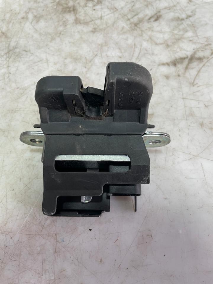 VW Golf 5 V Plus Heckklappenschloss Schloss Hinten 5M0827505B – Bild 6