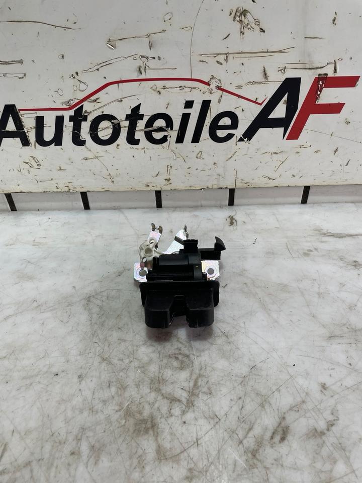 Audi A4 B9 8W Heckklappenschloss Schloss Hinten 8W082750301S