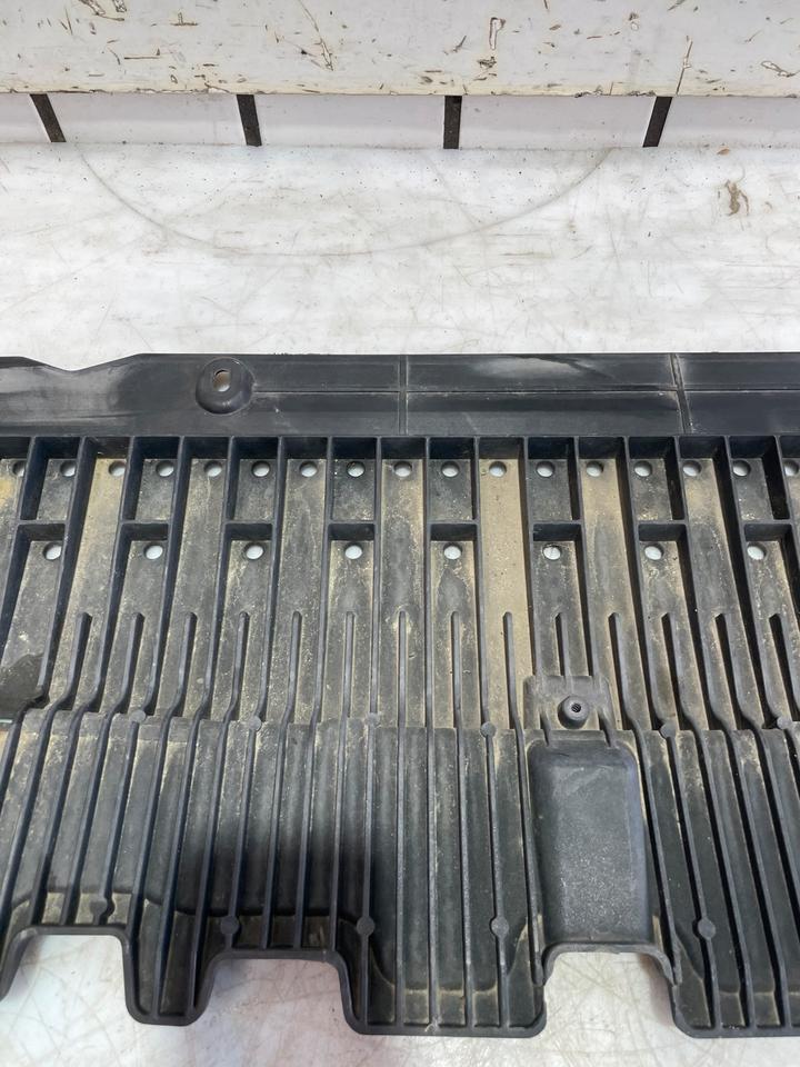 Audi A4 B8 8K Unterboden Abdeckung Stoßstange Vorne 8K0807233B – Bild 4