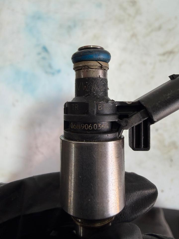 Audi A4 A5 8T B8 8K 2.0 TFSI Einspritzdüse 06H906036G – Bild 4