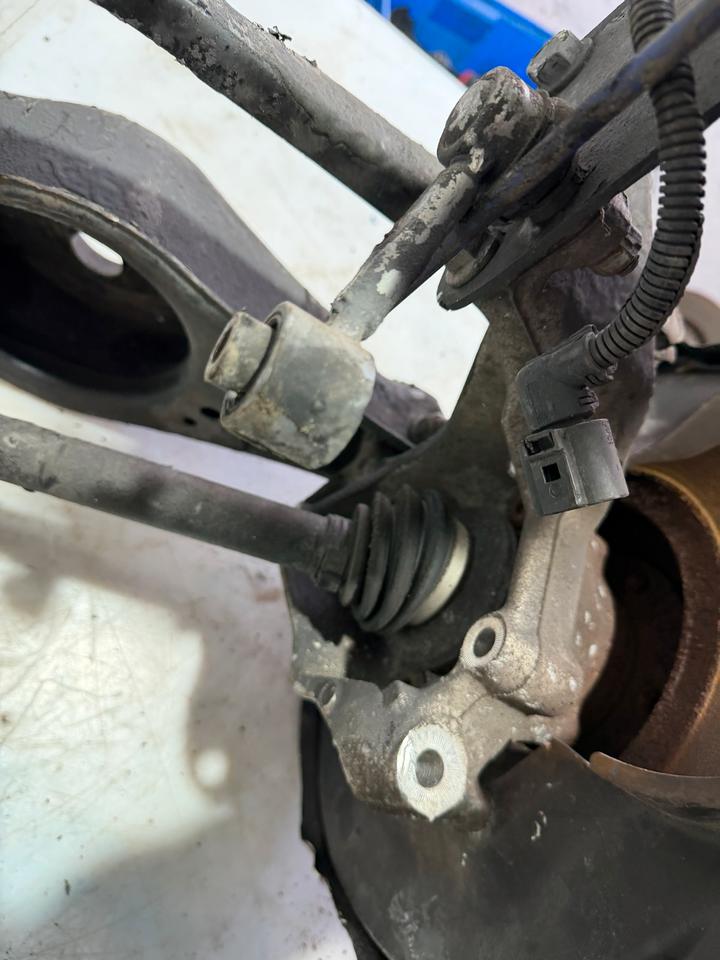 VW Passat B6 3C CC Achsschenkel Radnabe Achse Träger Hinten – Bild 12
