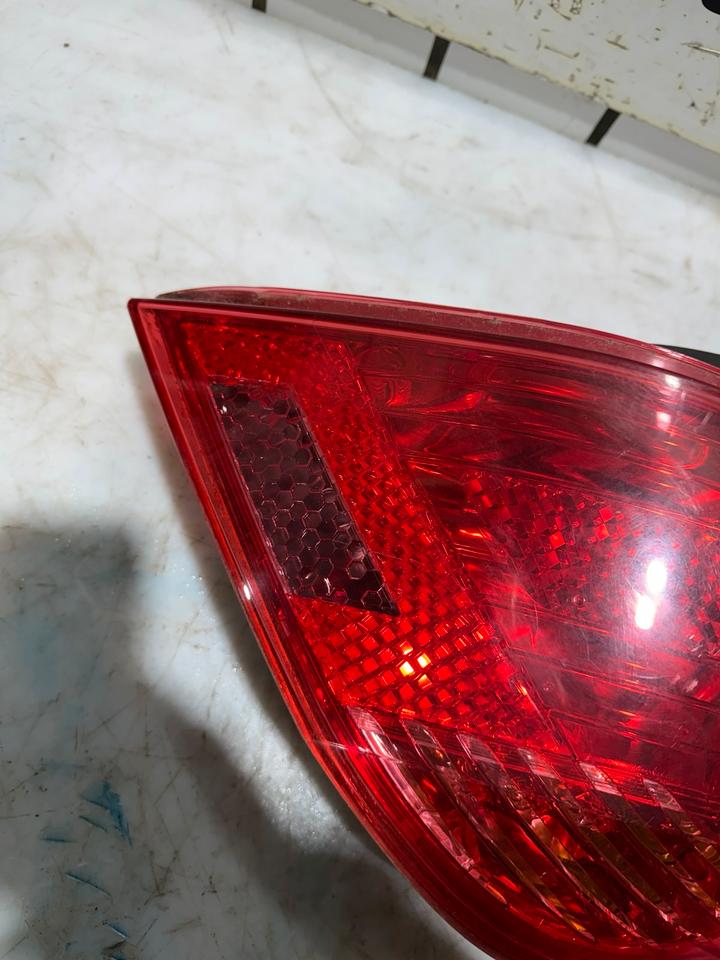 Peugeot 308 I T7 Rückleuchte Heckleuchte Leuchte Hinten Rechts – Bild 3