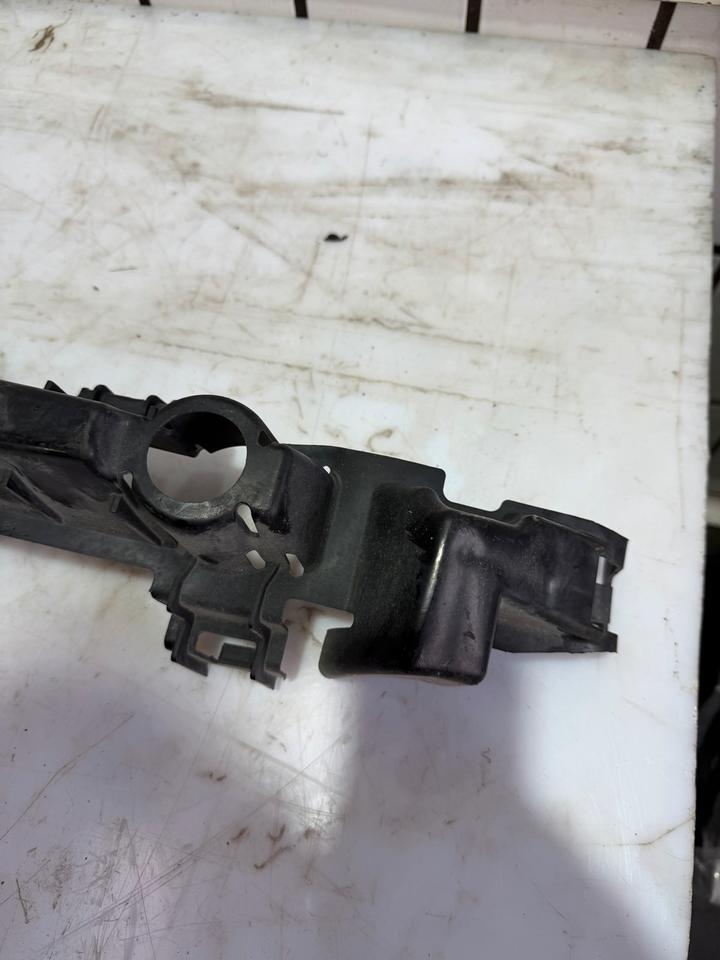 VW Golf 6 VI Aufpralldämpfer Träger Halter Vorne 5K0807693C – Bild 6