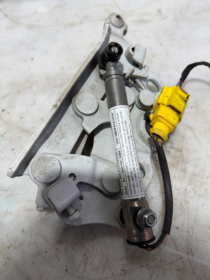 Audi A3 8V Motorhaube Scharniere Vorne 8V0823301F 8V0823302F – Bild 3