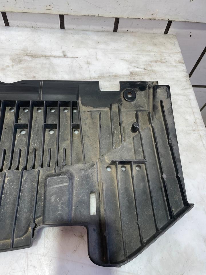 Audi A4 B8 8K Unterboden Abdeckung Stoßstange Vorne 8K0807233B – Bild 6