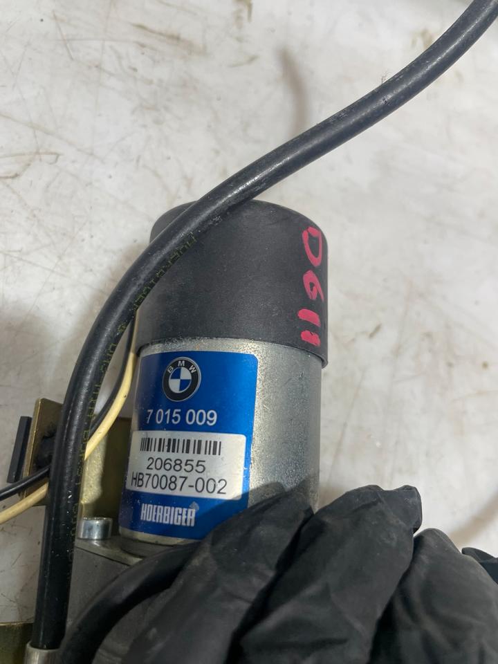 BMW 7er E65 E66 Zuziehhilfe Heckklappe Hydraulikpumpe 7015009 – Bild 4