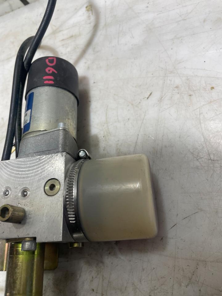 BMW 7er E65 E66 Zuziehhilfe Heckklappe Hydraulikpumpe 7015009 – Bild 3