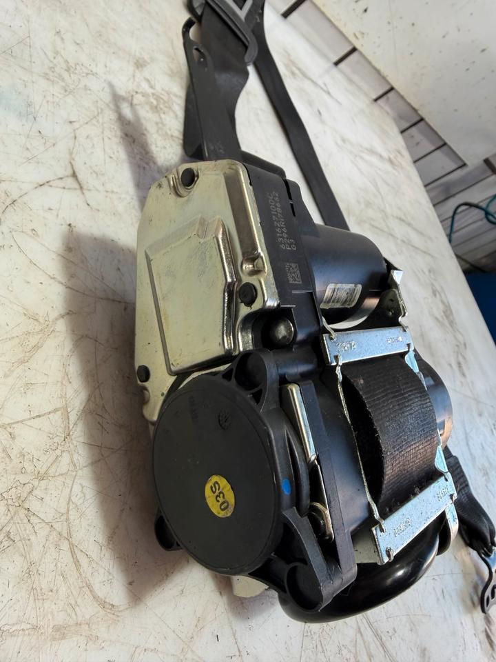 VW Touran 5T1 Sicherheitsgurt Gurt Vorne 5TC857705E 5TC857706E – Bild 5