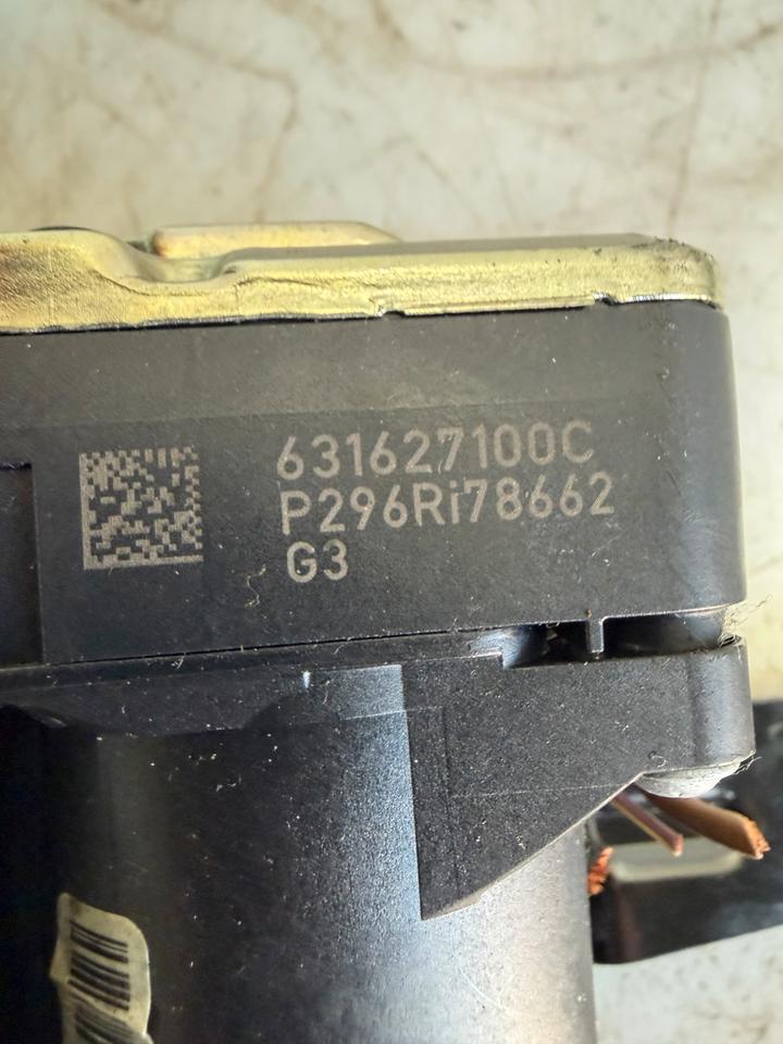 VW Touran 5T1 Sicherheitsgurt Gurt Vorne 5TC857705E 5TC857706E – Bild 8