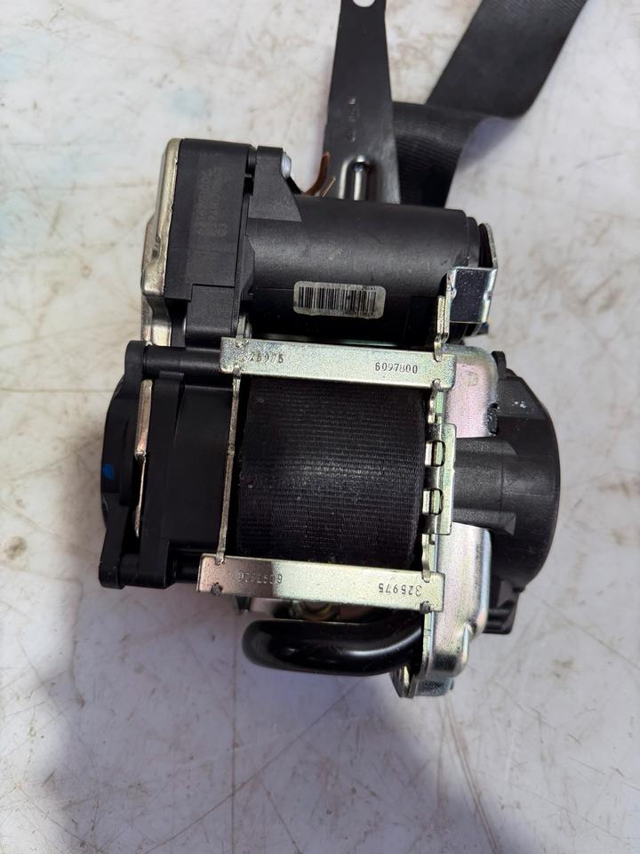 VW Touran 5T1 Sicherheitsgurt Gurt Vorne 5TC857705E 5TC857706E – Bild 3