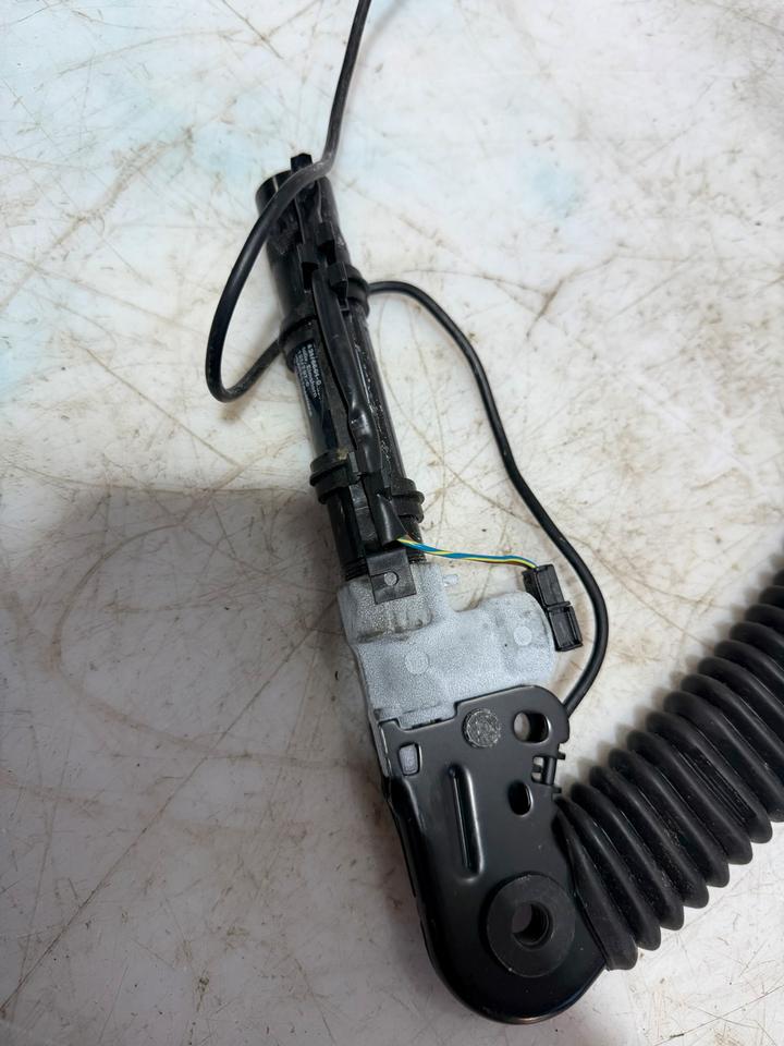 BMW 5er E60 E61 Gurtstraffer Gurtschloss Vorne Rechts 9117240 – Bild 2