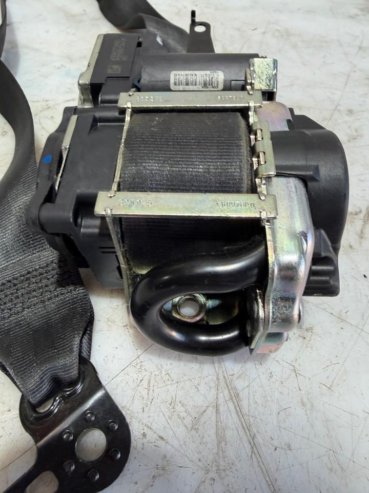 VW Touran 5T1 Sicherheitsgurt Gurt Vorne 5TC857705E 5TC857706E – Bild 14