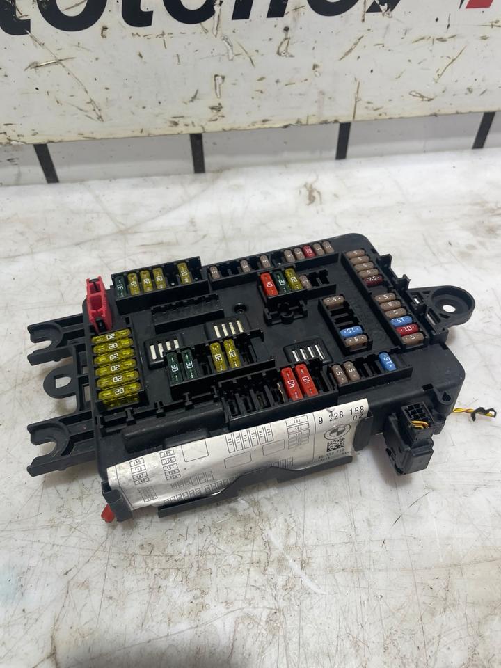 BMW 3er F30 F31 Sicherungskasten Stromverteiler 9228158 – Bild 2