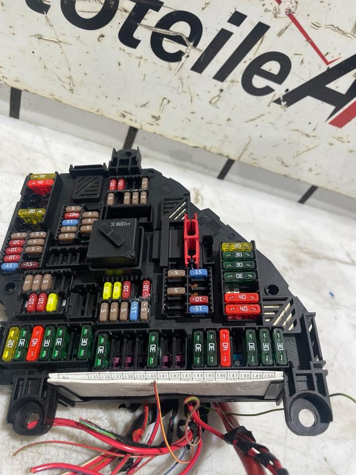 BMW 5er F10 F11 Sicherungskasten Stromverteiler 9267980 – Bild 2