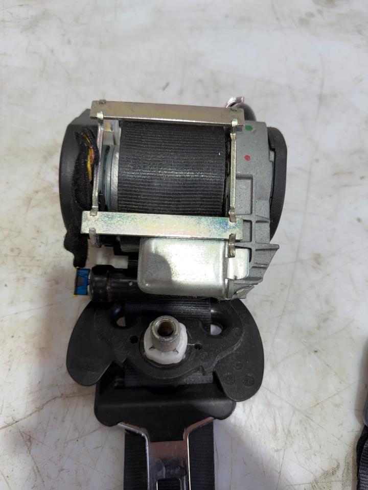 Peugeot 308 I T7 Sicherheitsgurt Gurt Vorne 8233025 8231119 – Bild 4