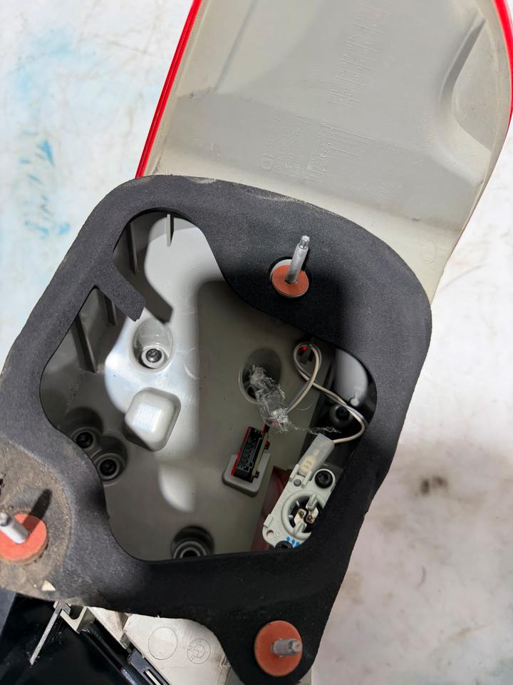 BMW 3er E92 LCI Heckleuchte Rückleuchte Hinten Rechts Links – Bild 15