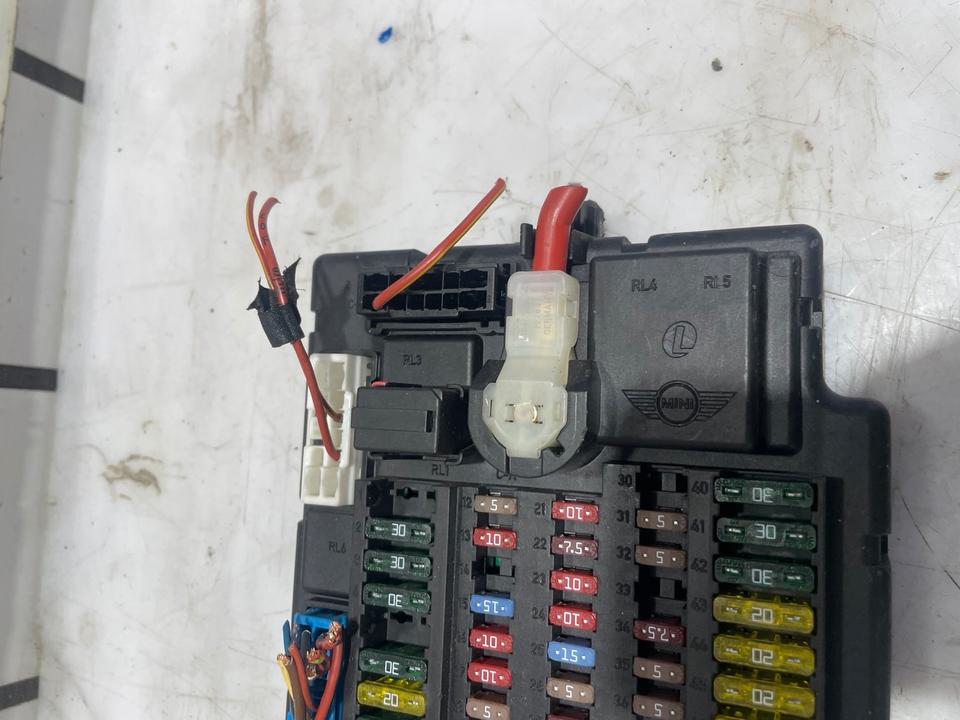 Mini Countryman S R60 Sicherungskasten Stromverteiler 9809381 – Bild 4