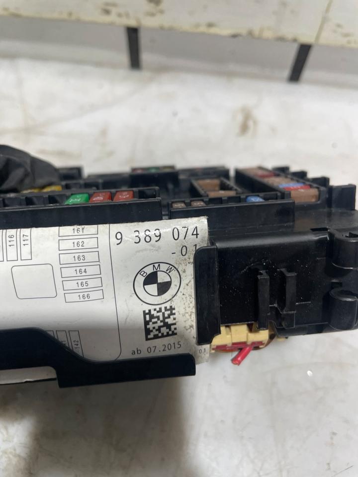 BMW 1er F20 F21 Sicherungskasten Stromverteiler 9389074 – Bild 5