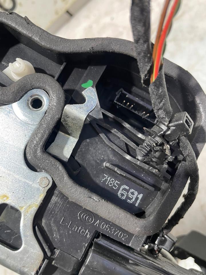 BMW 7er F01 F02 Türschloss Softclose Zuziehhilfe Vorne 7185691 – Bild 6