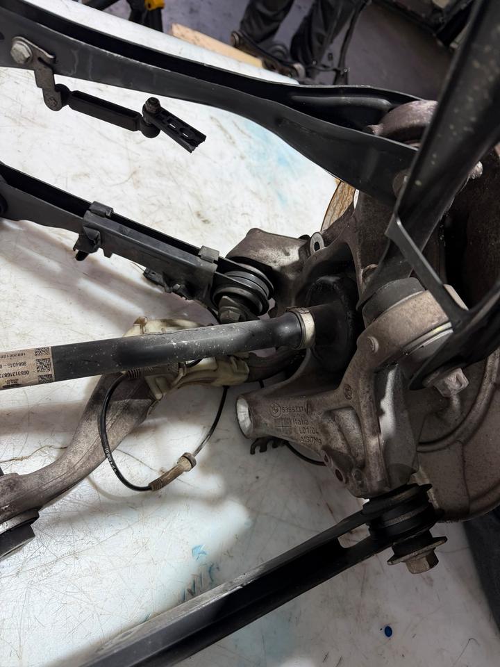 BMW 5er G30 G31 Achsschenkel Radnabe Radlager Schwenklager Hinten – Bild 12