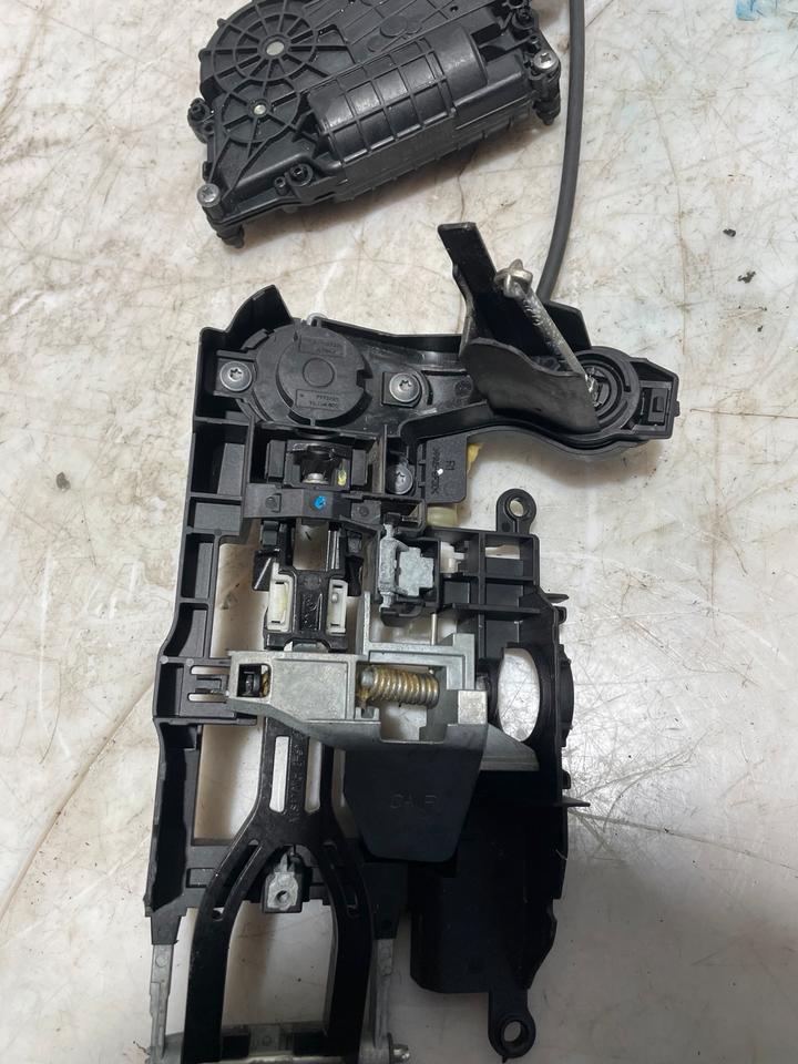 BMW 7er F01 F02 Türschloss Softclose Zuziehhilfe Vorne 7185690 – Bild 3