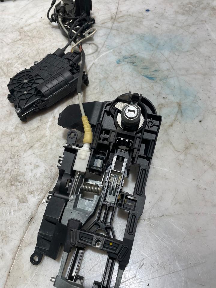 BMW 7er F01 F02 Türschloss Softclose Zuziehhilfe Vorne 7185690 – Bild 2