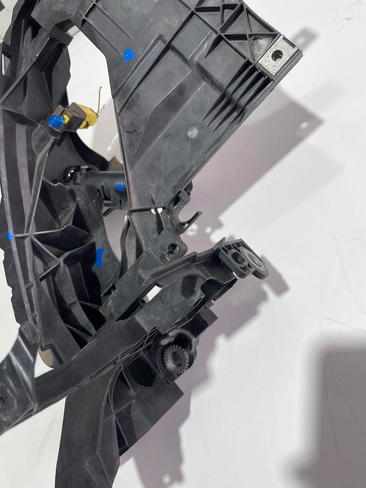 Audi A4 B8 8K Facelift Scheinwerfer Aufnahme Halter 8K0805608B – Bild 4