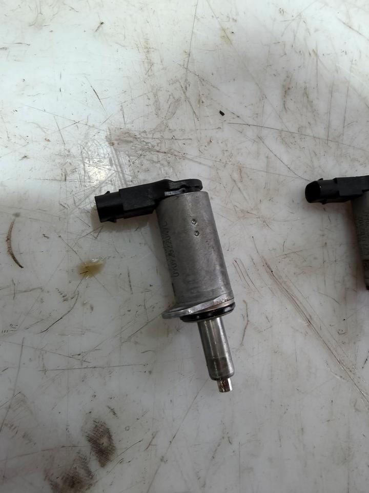 VW Audi 1.8 2.0 TFSI Steuerventil Ventile Nockenwelle 06H103697A – Bild 5