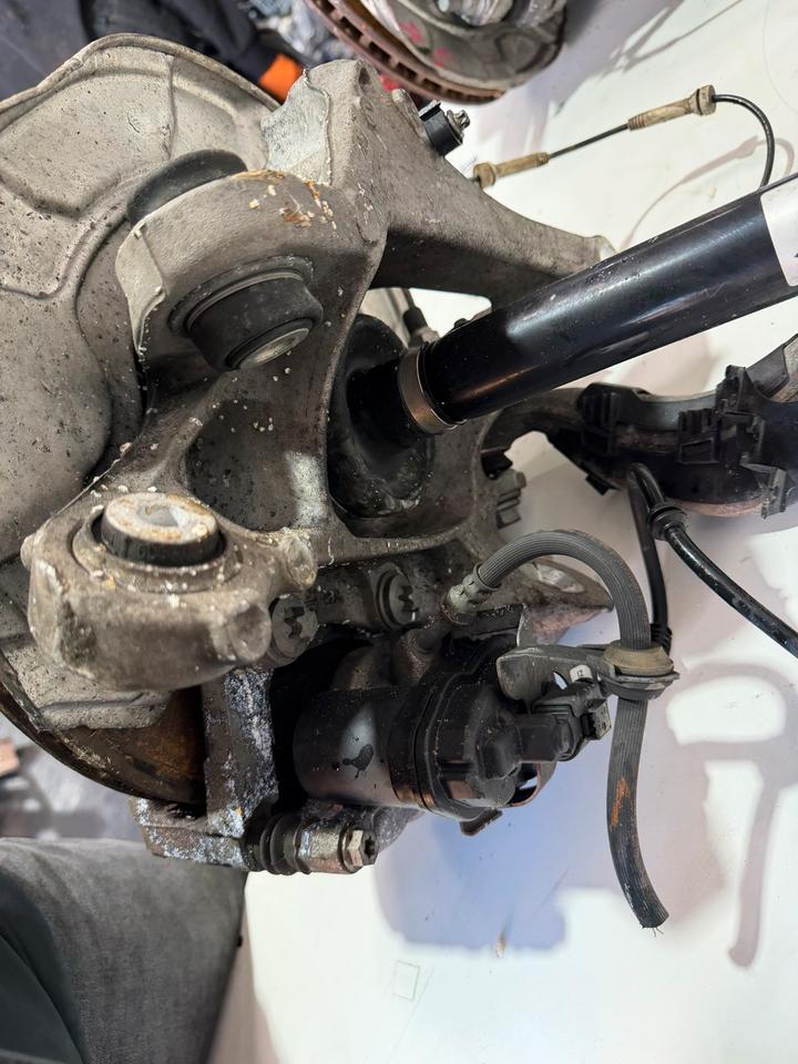 BMW 7er G11 Achsschenkel Radnabe Antriebswelle Bremssattel Hinten – Bild 5