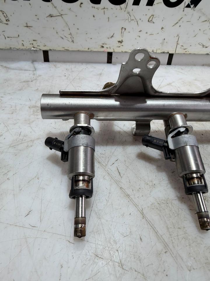 Audi A4 A5 B8 8K 8T Einspritzdüsen Einspritzleiste 06J133317M – Bild 2