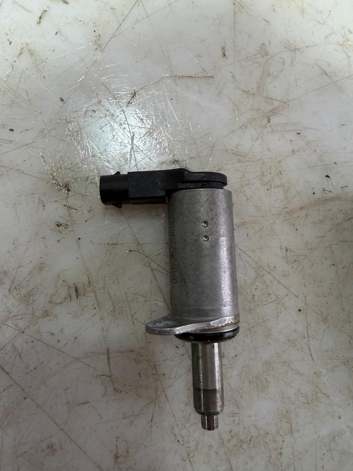 VW Audi 1.8 2.0 TFSI Steuerventil Ventile Nockenwelle 06H103697A – Bild 3