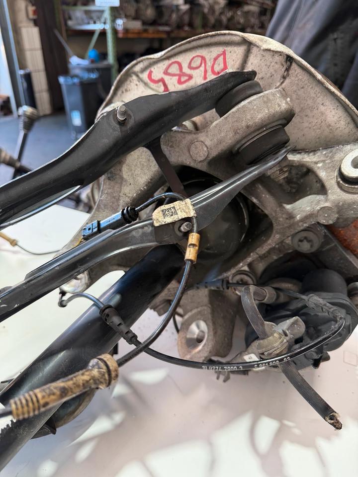 BMW 7er G11 Achsschenkel Radnabe Antriebswelle Bremssattel Hinten – Bild 11