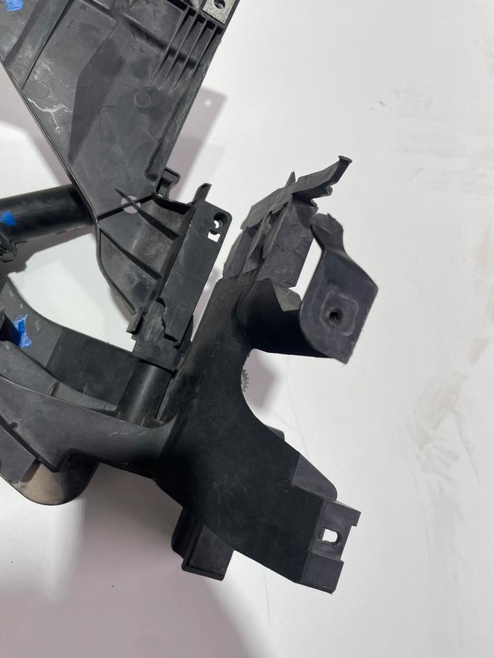 Audi A4 B8 8K Facelift Scheinwerfer Aufnahme Halter 8K0805608B – Bild 3