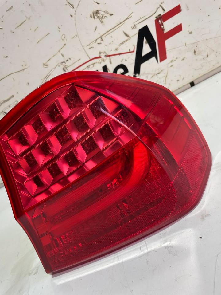 BMW 3er E90 LCI Facelift Heckleuchte Rückleuchte Hinten Links – Bild 3