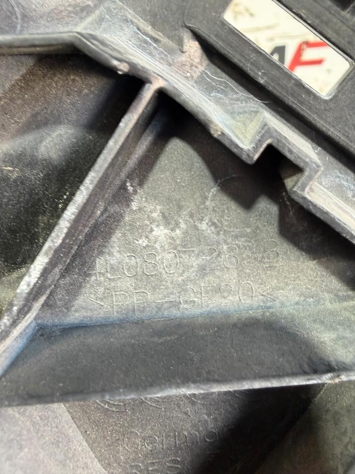 Audi Q7 4L Stoßstange Träger Halter Vorne 4L0807283B 4L0807284B – Bild 12