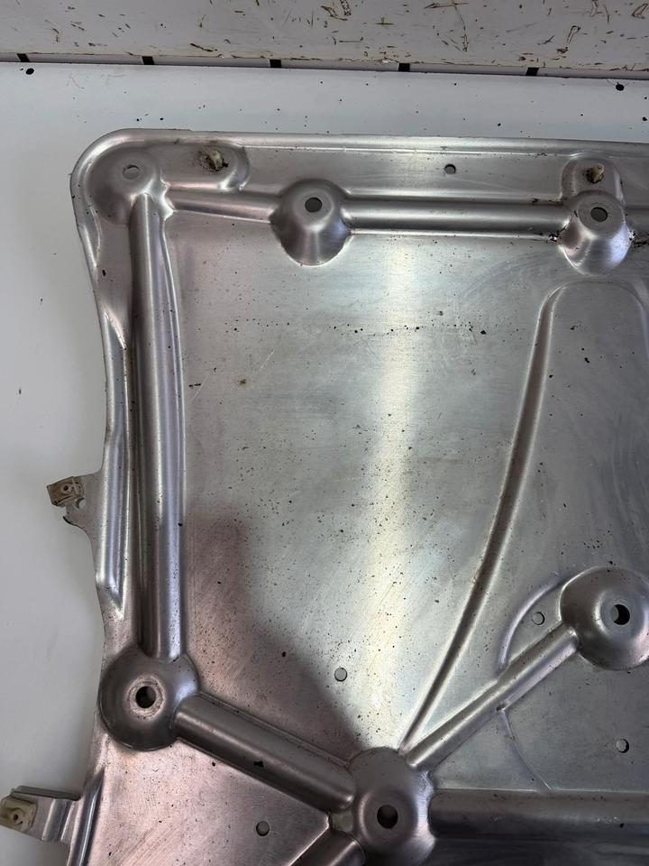 BMW Z4 G29 M40i Unterboden Versteifungsplatte 6878581 – Bild 4