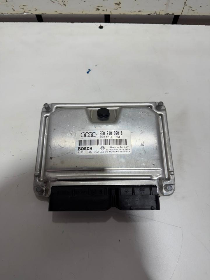 Audi S4 B6 B7 8E 8H 4.2 Motorsteuergerät Steuergerät 8E0910560B – Bild 2